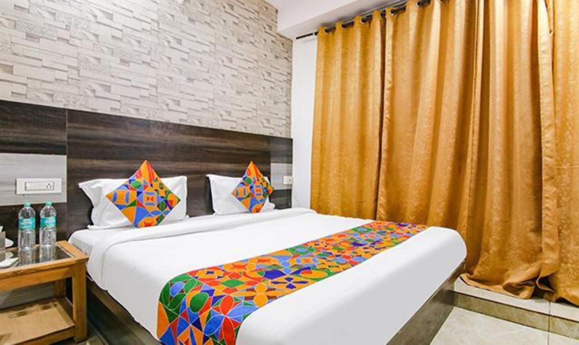 Fabhotel Welcome Residency Zirakpur Exteriör bild
